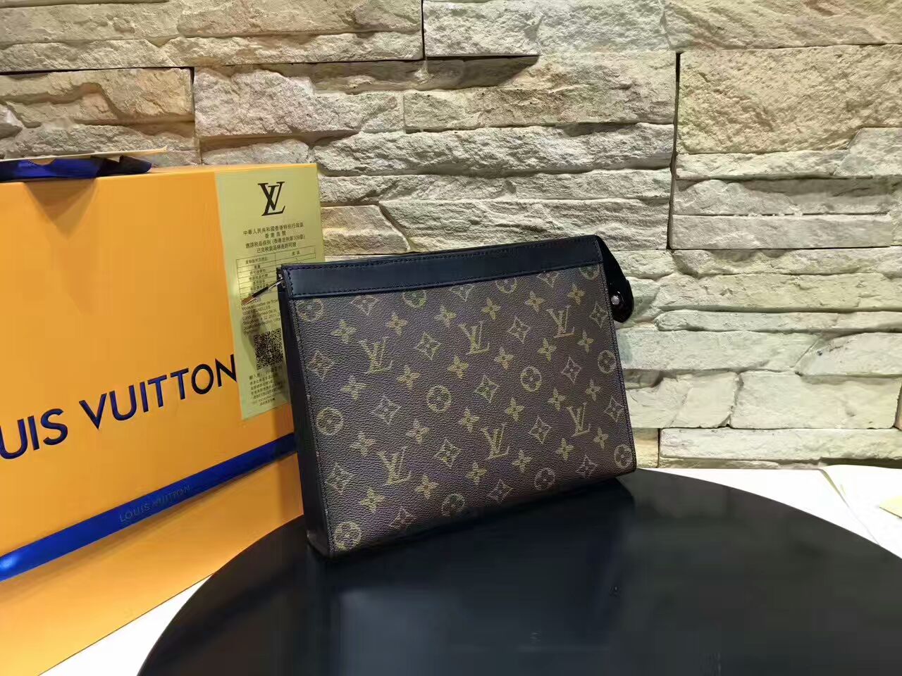 LV POCHETTE MM