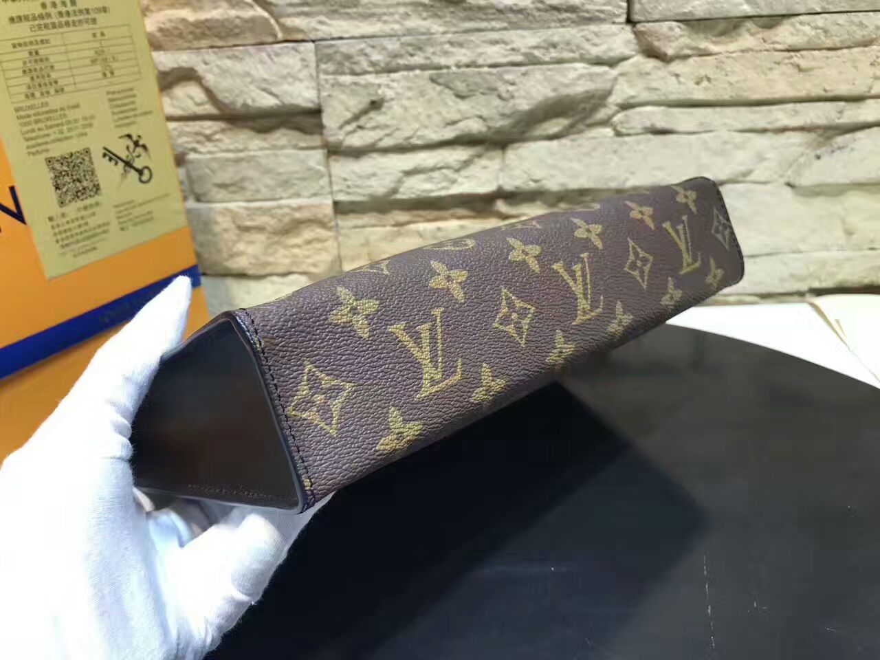 LV POCHETTE MM