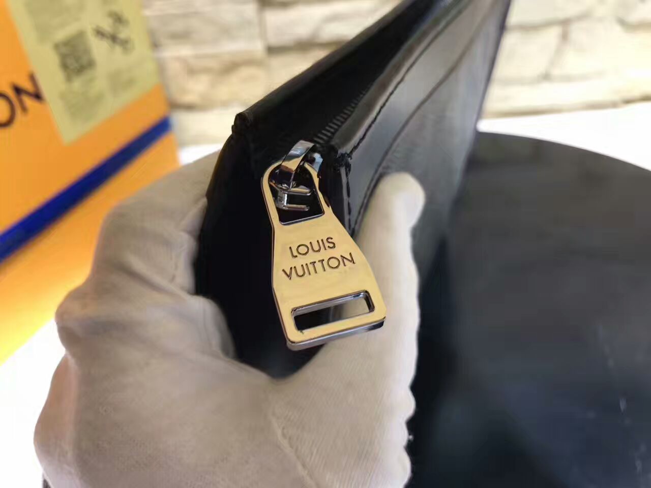 LV POCHETTE MM