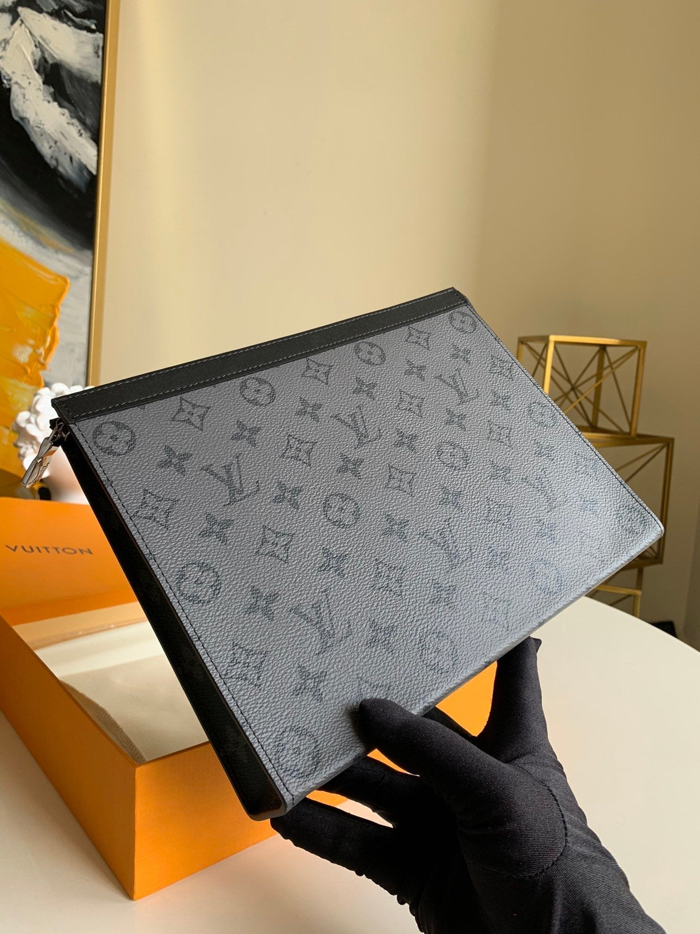 LV POCHETTE